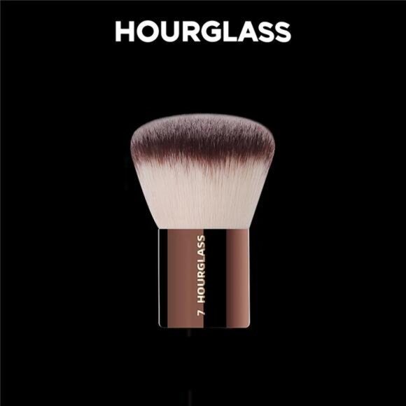 Hourglass Makeup Brush- No.7 Finishing Brush Soft Fiber Hair Portable Powder - Picture 3 of 7